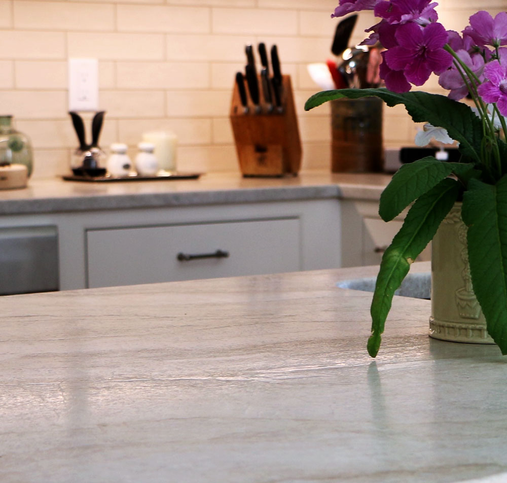 shoreline-kitchen-counter-closeup-Taj-mahal-quartzite-with-velvet-finish2