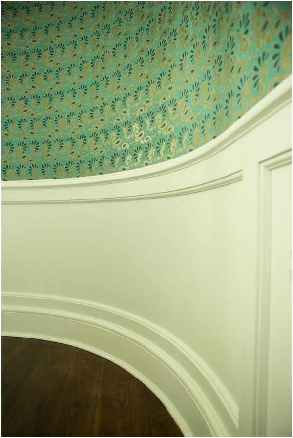 wallpaper-chair-mold-detail
