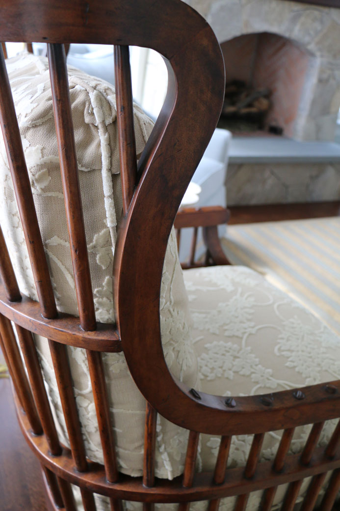 sunroom-curved-chair-detail